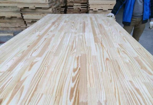 家具都是芬兰松