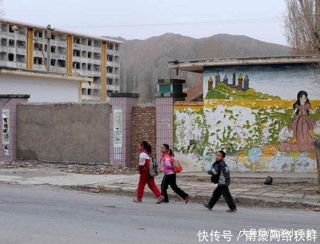 中国房价最低的城市, 一个月工资能买下一套房, 网友：送我也不要