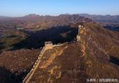 Boat pats Great Wall of golden hill mountain east Duan Xiongwei accompanies spring flower Cheng Fang