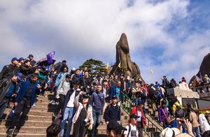 Huang Shan has much beauty, rely on two legs completely, highest peak of 5 years of yellow hill is l