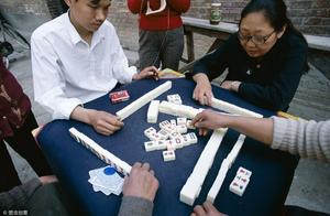 Hit mahjong avoid by all means not to give one chicken first, memorize two action, car room is bough