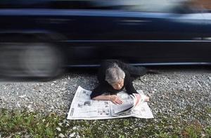 Japanese old grandma photographs with life, 88 yea