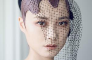 Li Yu spring appears on embroidery of MET GALA pea