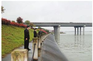 Collect illegally arenaceous cause craze of bank of prevent or control flood first instance of perso