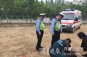 When the tourist mountaineers, decline carelessly, a is on duty east the policeman tightens urgent d