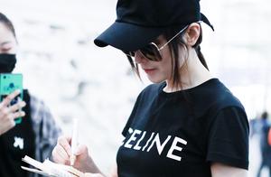 Recreational outfit appears on black hat of Zhang 