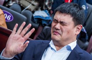 Coach of CBA green example exposes to the sun the 