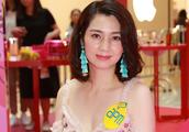 48 years old of Hong Xin wear low bosom to install refus of dew career line to talk marriage change