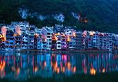Walk into Guizhou to press down ancient town, feel the perfect tie of hill and water