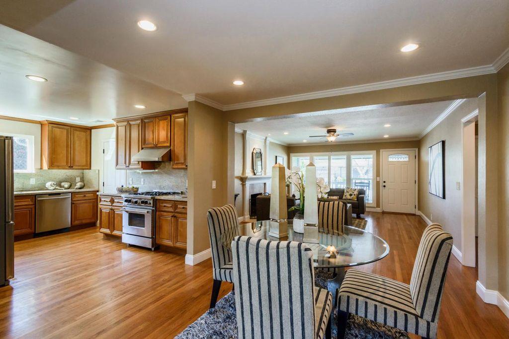 位于澳大利亚纽卡斯尔的一套居民住宅,客厅 -