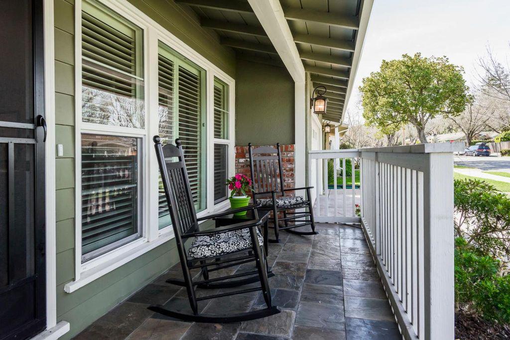 位于澳大利亚纽卡斯尔的一套居民住宅,客厅 -