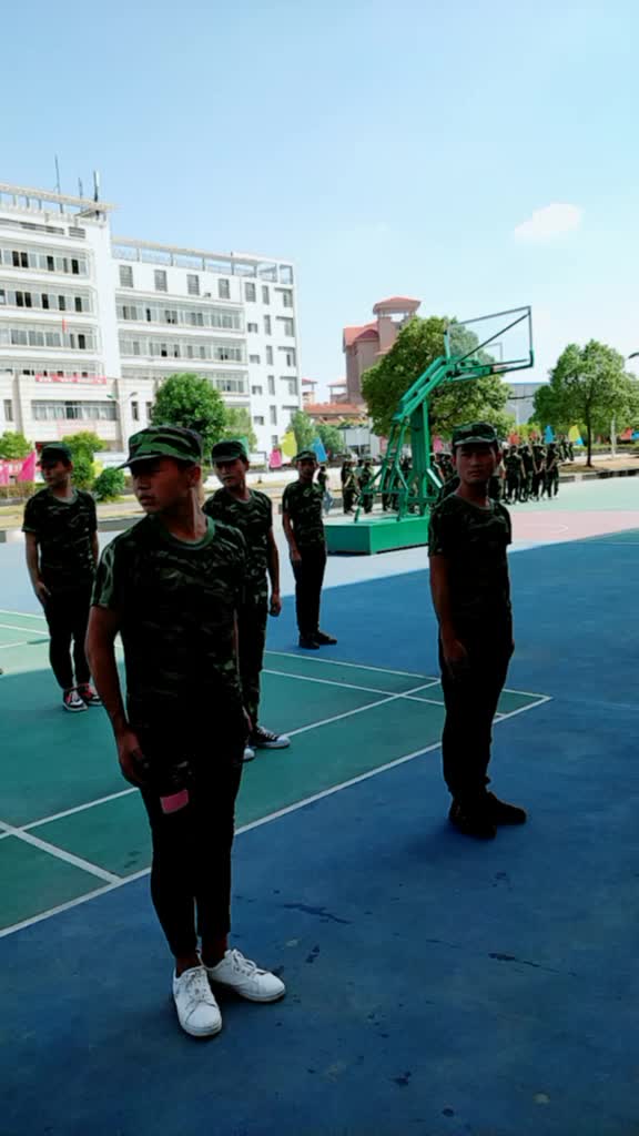 南昌技师学院新生军训演练军体拳