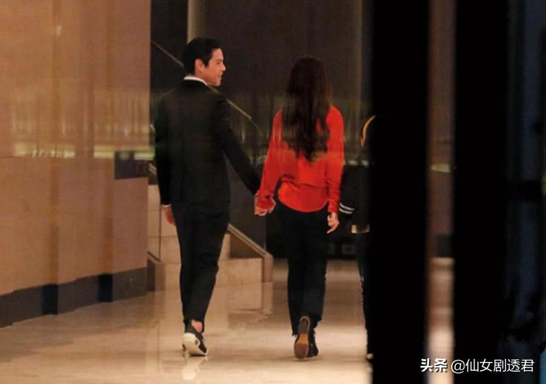 【向佐向郭碧婷求婚,手带钻戒宛如鸽蛋】 - 今