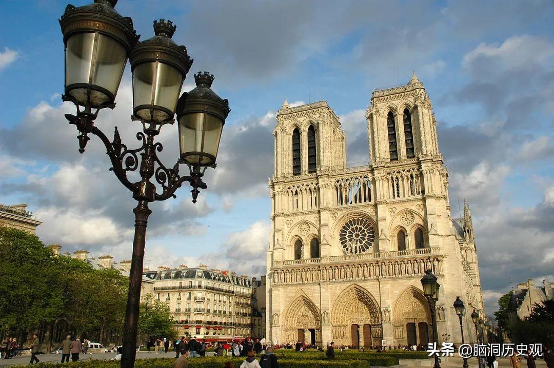 #巴黎圣母院起火#当地时间15号,法国国 - 今日
