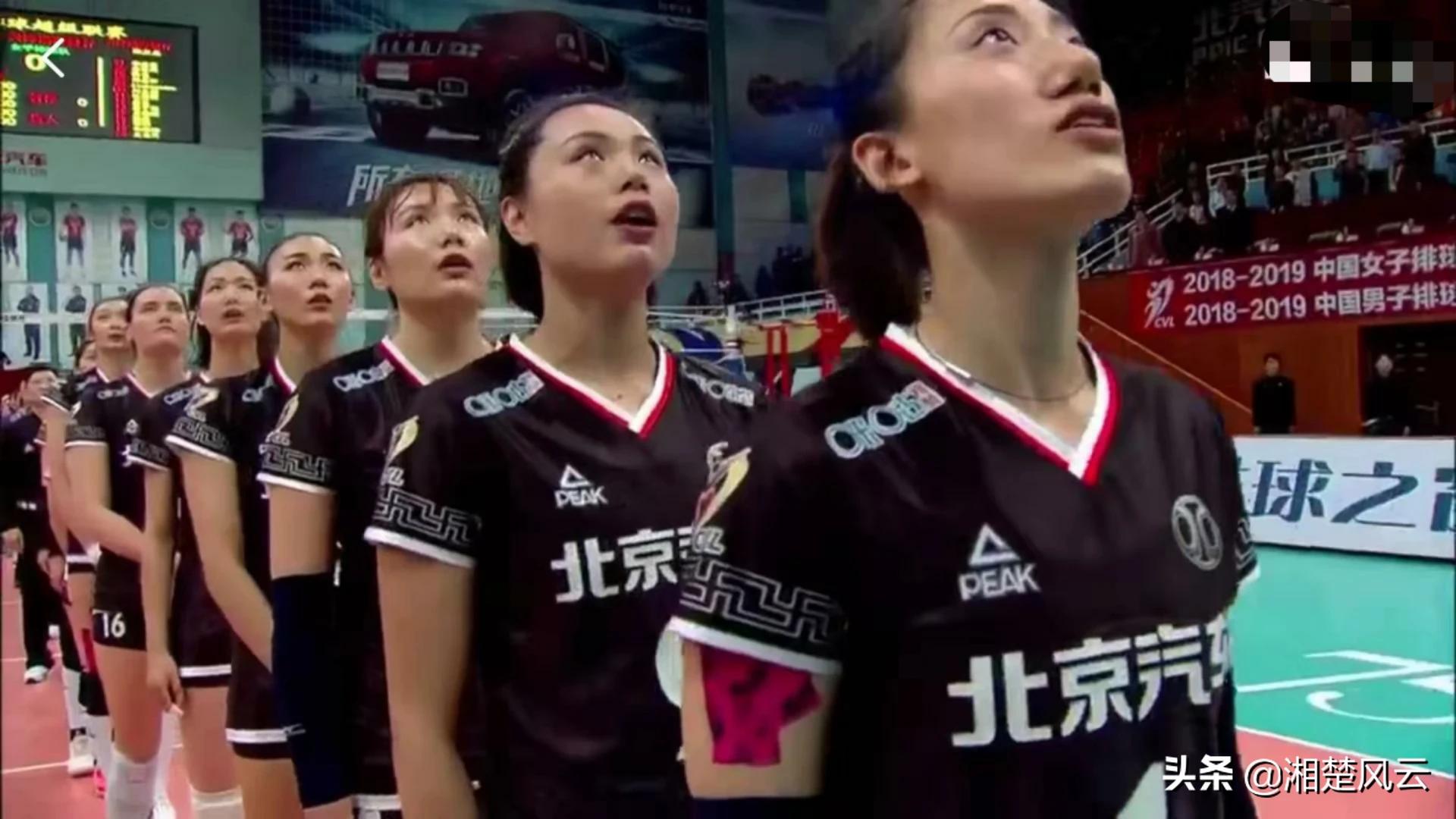 北京女排与天津女排的决赛第二场比赛开始了 