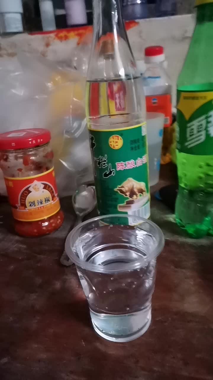 为了叼毛小事分了心了,竟然失眠了,来瓶牛栏山可以解渴还可助安眠良好