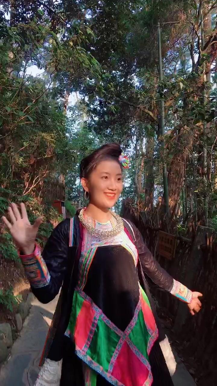 听过鸠丹阿唱流行歌,来吧,给你们唱一首#贵州 #鸠丹阿 #家乡 @阿幼朵